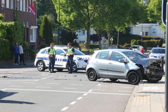 Twee gewonden bij frontale botsing