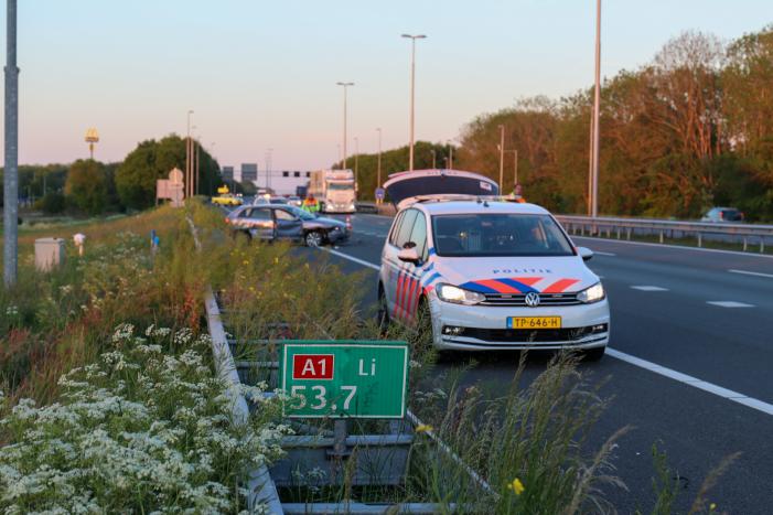 Vluchtende automobilist dumpt 13.500 euro in weiland