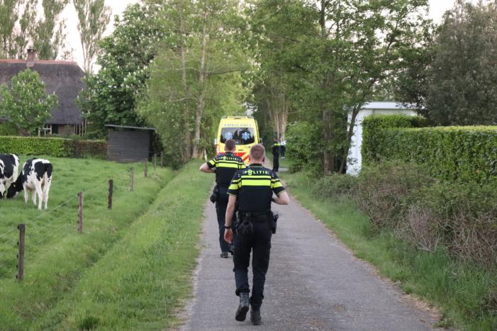 Vluchtende automobilist dumpt 13.500 euro in weiland