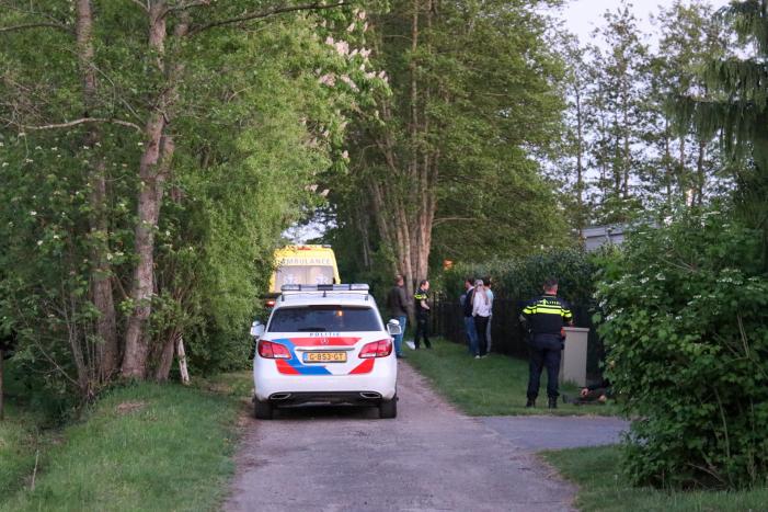 Vluchtende automobilist dumpt 13.500 euro in weiland