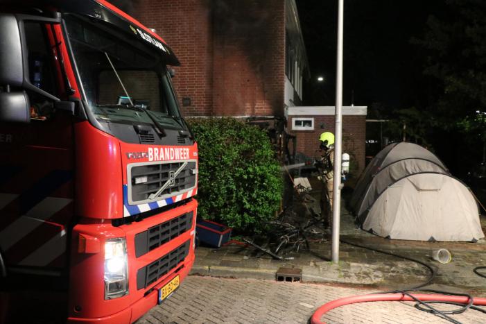 Veel vlammen na brand in schuur