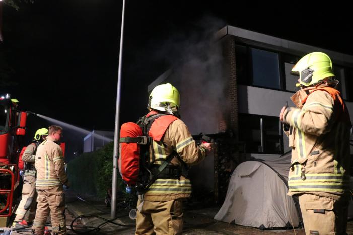 Veel vlammen na brand in schuur
