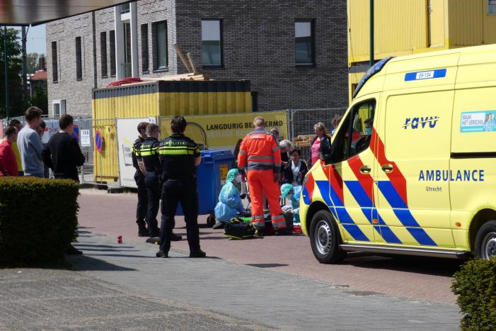 Man ernstig gewond op straat