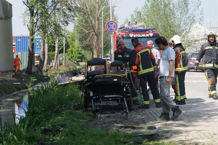 Paard met wagen belanden in sloot