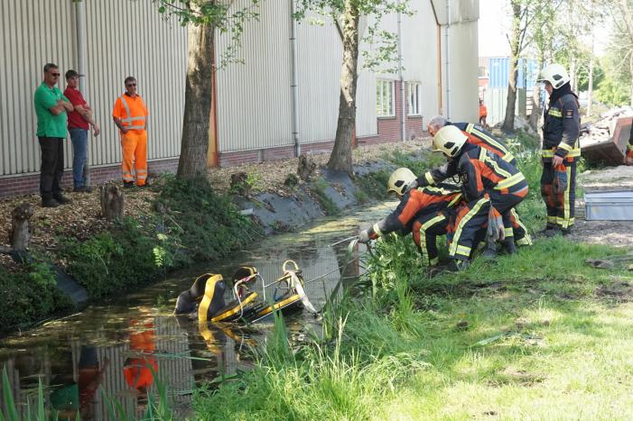 Paard met wagen belanden in sloot