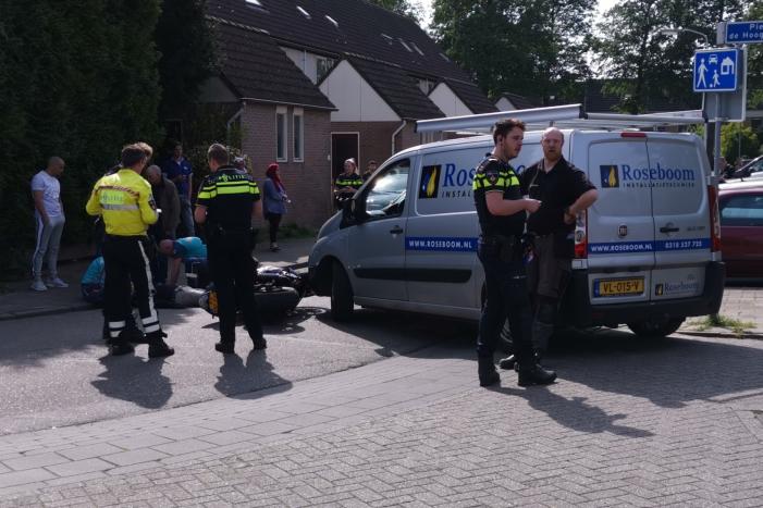 Motorrijder gewond na aanrijding met bestelbus