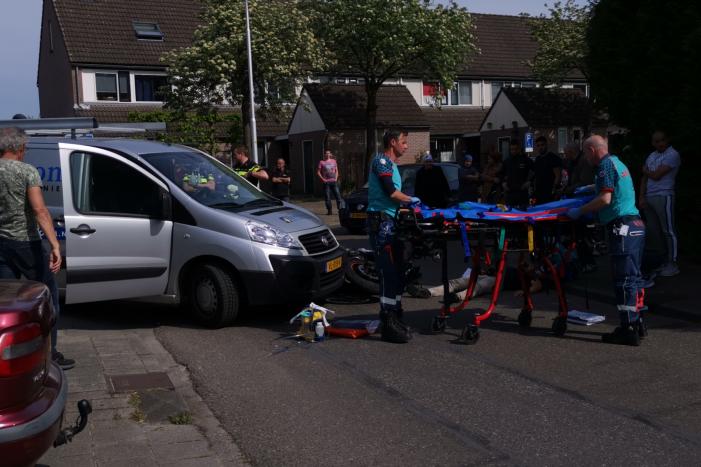 Motorrijder gewond na aanrijding met bestelbus