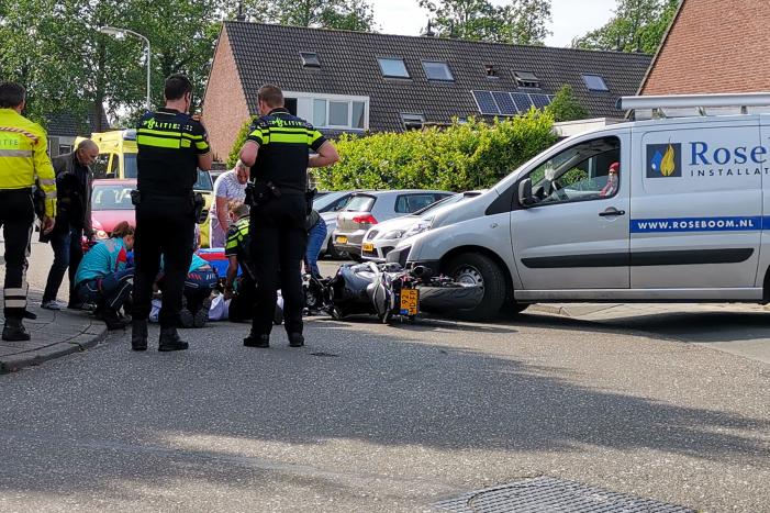 Motorrijder gewond na aanrijding met bestelbus