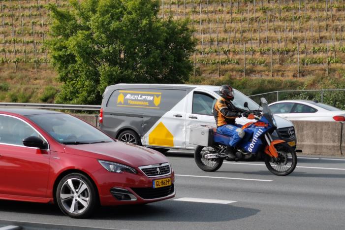 Veel schade bij aanrijding op snelweg