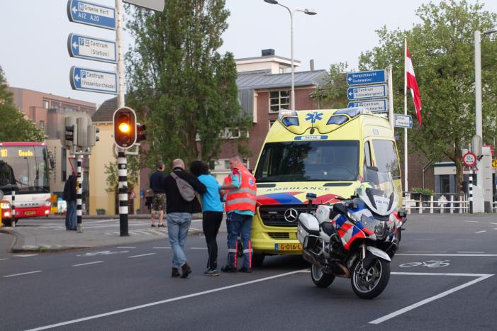 Fietsster gewond na aanrijding met auto