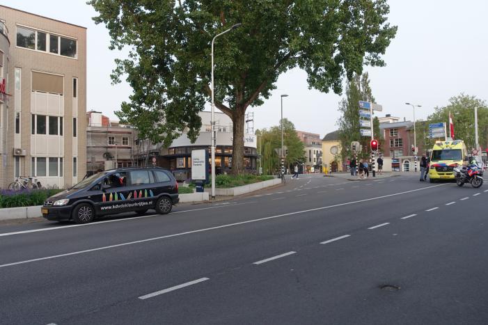 Fietsster gewond na aanrijding met auto