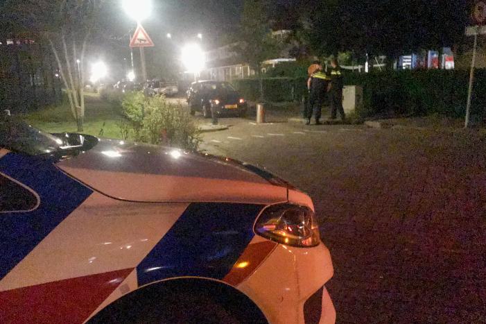 Automobilist botst tegen paal