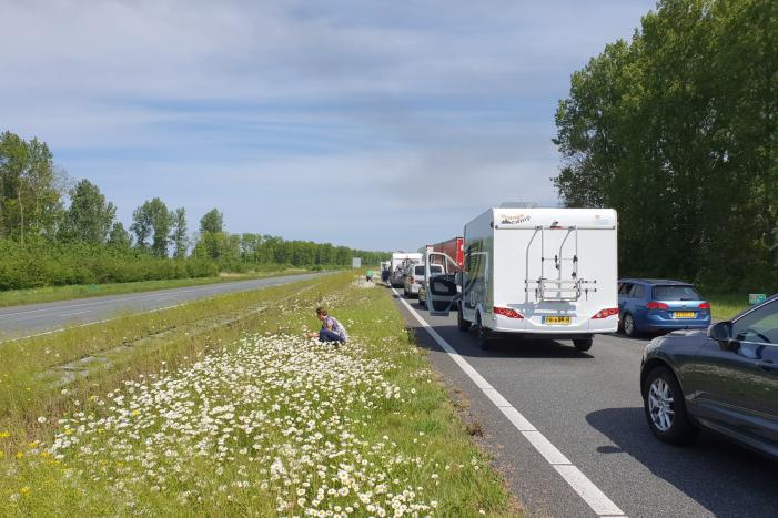 Grote brand in vrachtwagen op A6, snelweg dicht