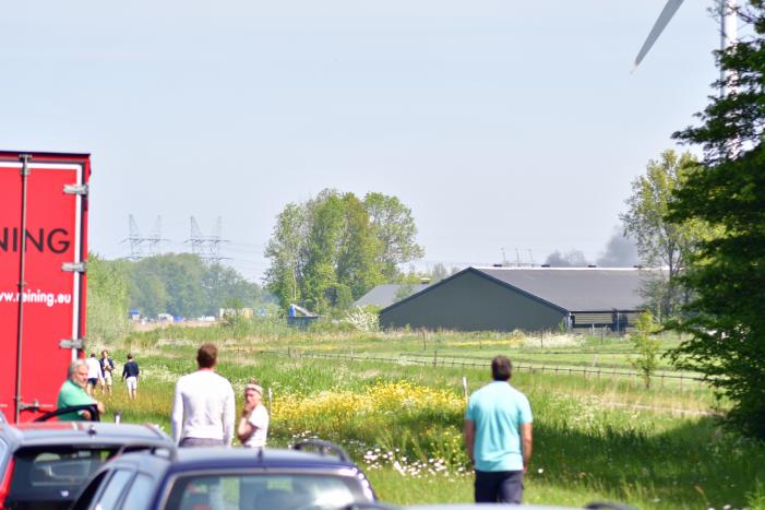 Grote brand in vrachtwagen op A6, snelweg dicht