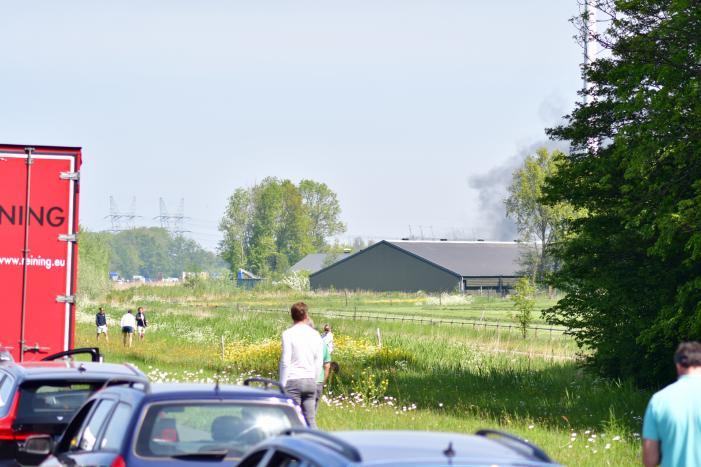 Grote brand in vrachtwagen op A6, snelweg dicht