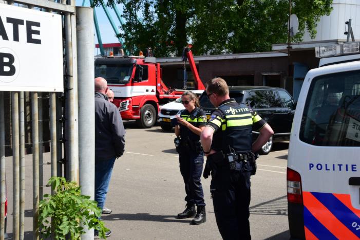Mogelijk handgranaat in auto aangetroffen op bedrijfsterrein