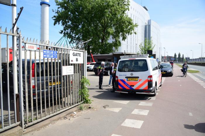 Mogelijk handgranaat in auto aangetroffen op bedrijfsterrein