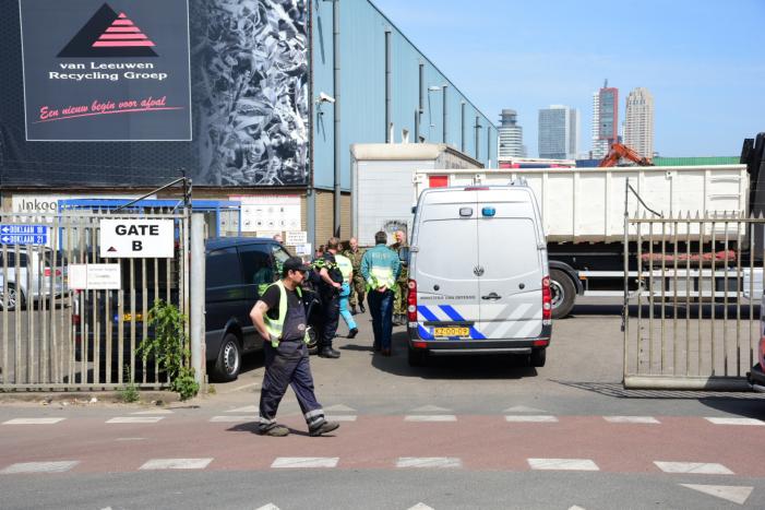 Mogelijk handgranaat in auto aangetroffen op bedrijfsterrein