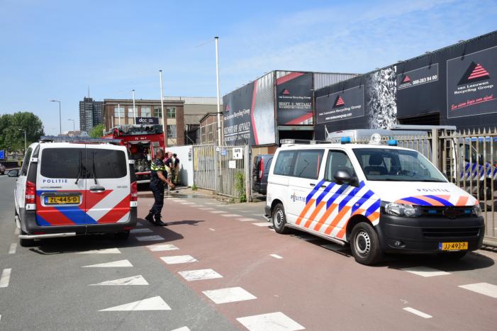 Mogelijk handgranaat in auto aangetroffen op bedrijfsterrein