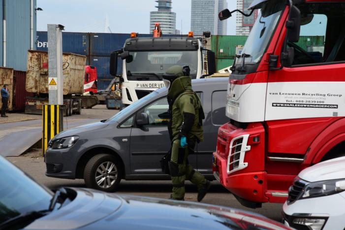 Mogelijk handgranaat in auto aangetroffen op bedrijfsterrein