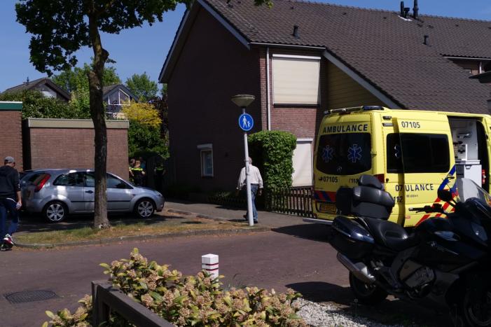Overleden persoon aangetroffen bij woning