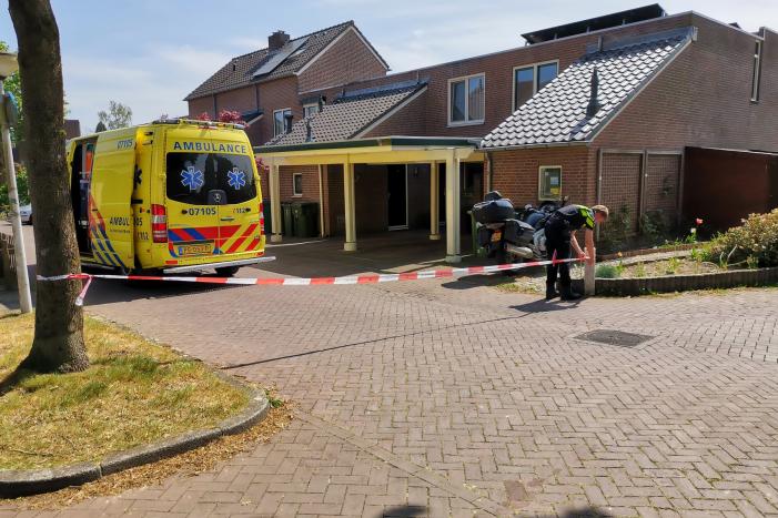 Overleden persoon aangetroffen bij woning