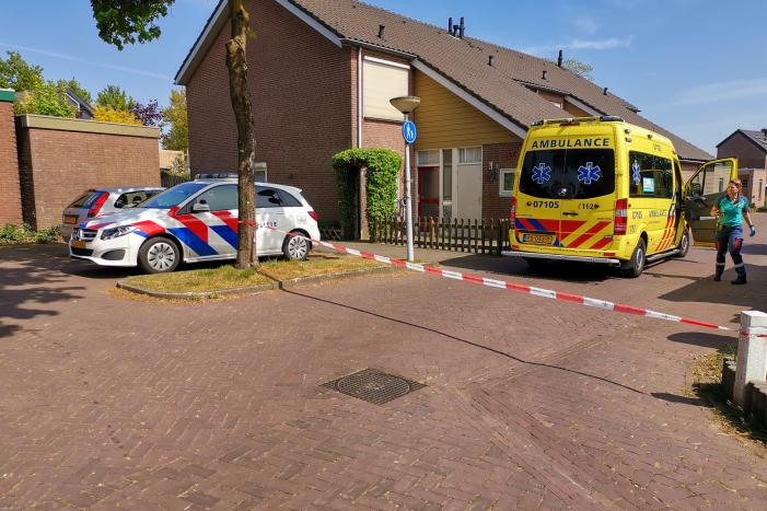 Overleden persoon aangetroffen bij woning