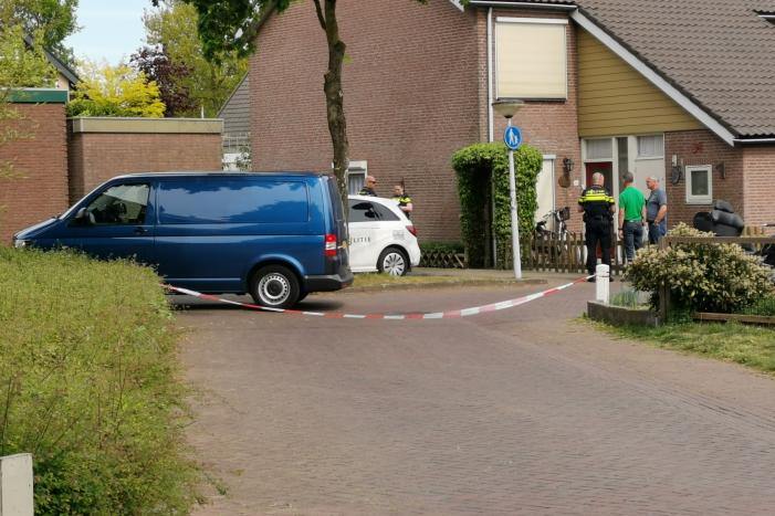 Overleden persoon aangetroffen bij woning