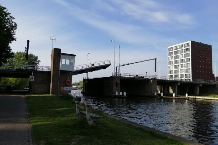 Zijlbrug in storing, flinke verkeershinder