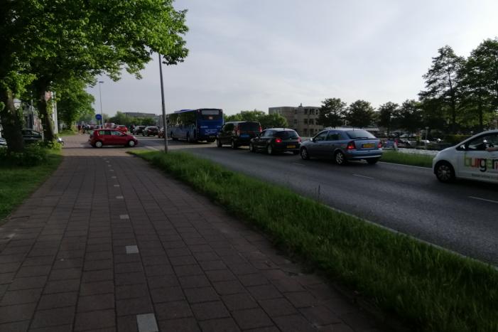 Zijlbrug in storing, flinke verkeershinder