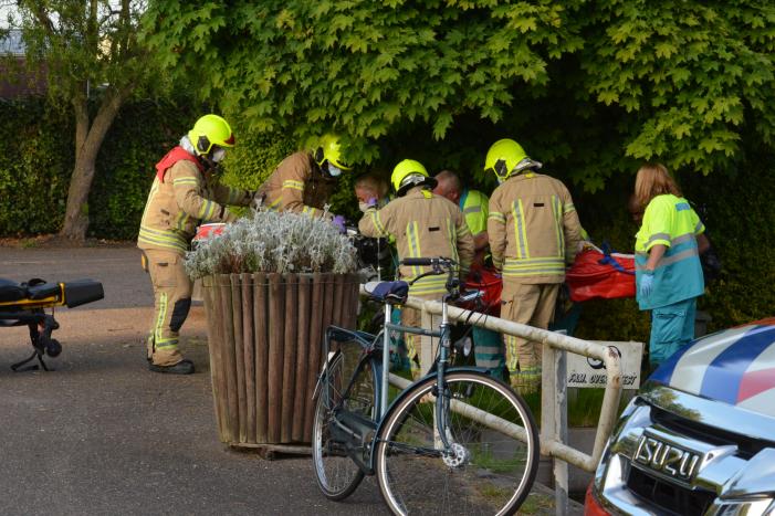 Drie gewonden bij auto te water