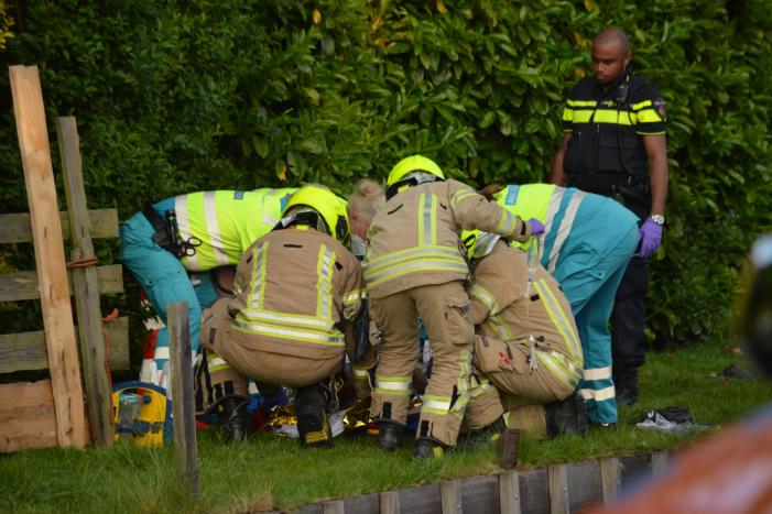 Drie gewonden bij auto te water