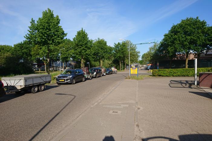 Voor openingstijd al enorme wachtrij bij vuilstort