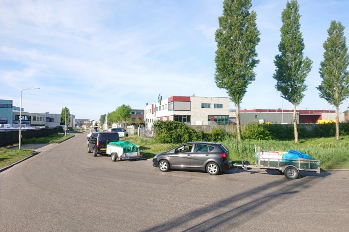 Voor openingstijd al enorme wachtrij bij vuilstort