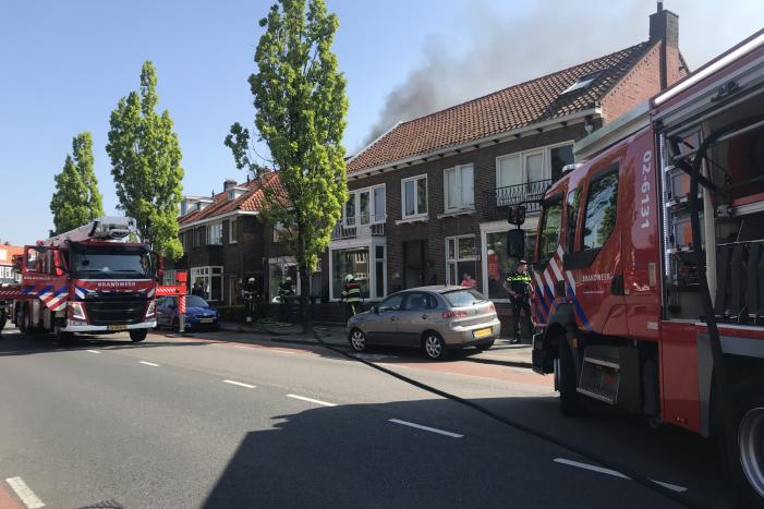 Forse rookwolken bij brand in woning