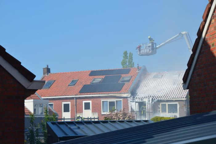 Forse rookwolken bij brand in woning