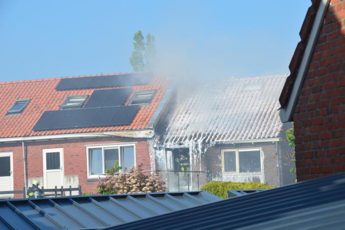 Forse rookwolken bij brand in woning