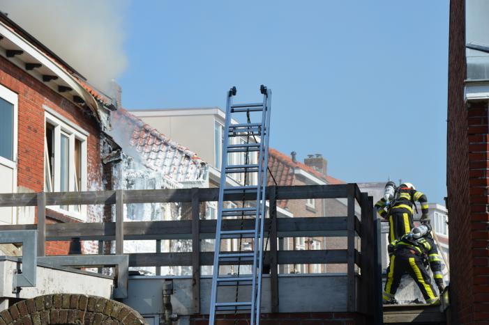 Forse rookwolken bij brand in woning
