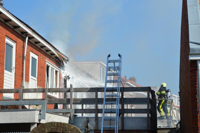 Forse rookwolken bij brand in woning