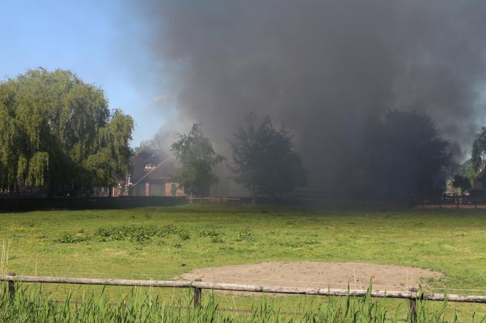 Uitslaande brand in leegstaande stal
