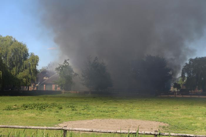 Uitslaande brand in leegstaande stal