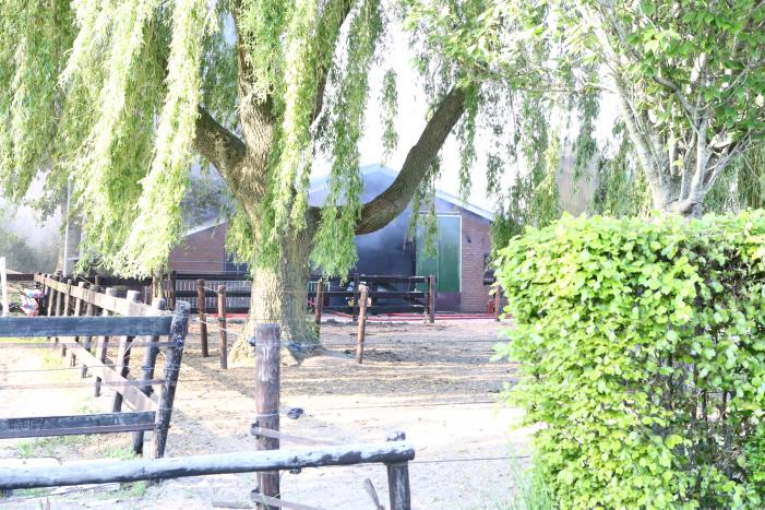 Uitslaande brand in leegstaande stal