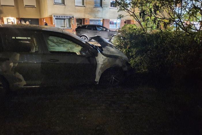 Auto verwoest door brand