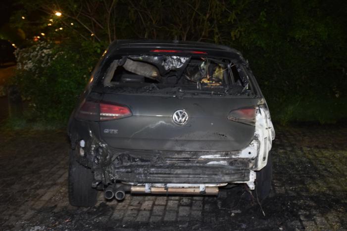 Auto verwoest door brand