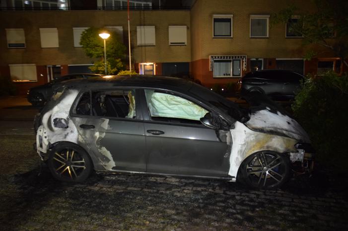 Auto verwoest door brand