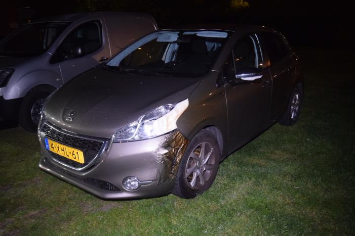 Auto verwoest door brand