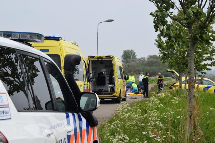 Fietser gewond na crash tegen wegmarkering