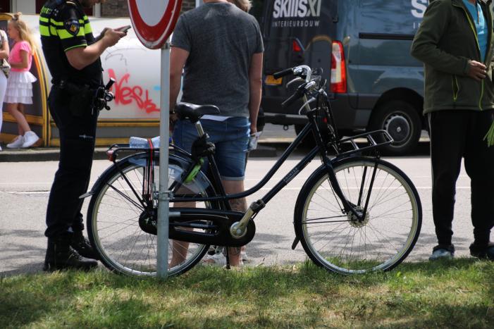 Persoon gewond na aanrijding met auto