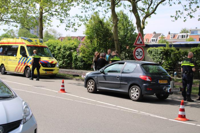 Persoon gewond na aanrijding met auto