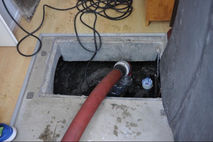 Straten blank na gesprongen waterleiding